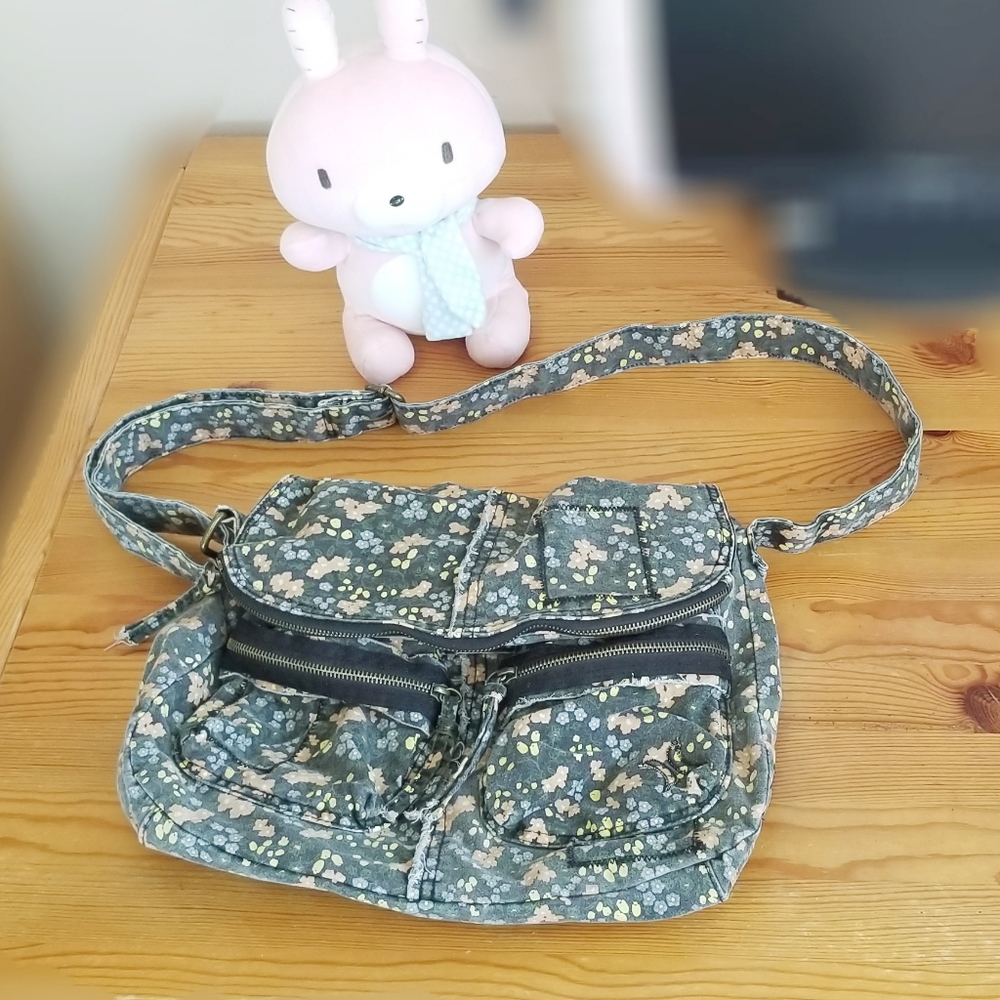 Hurley Floral Messanger Bag
